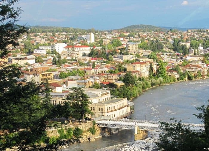 Რისთვის ვუხდით ფულს იმერეთის რწმუნებულს? 