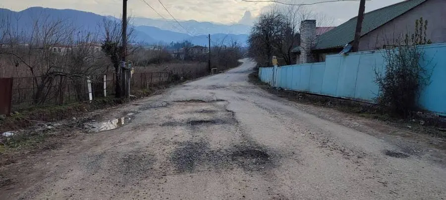 ბიუჯეტის ნაშთები: რაში ვერ დახარჯეს ფული იმერეთის მუნიციპალიტეტებმა? 14 სოფელ სალომინაოს ცენტრალური გზა, ფოტო: 21 იანვარი